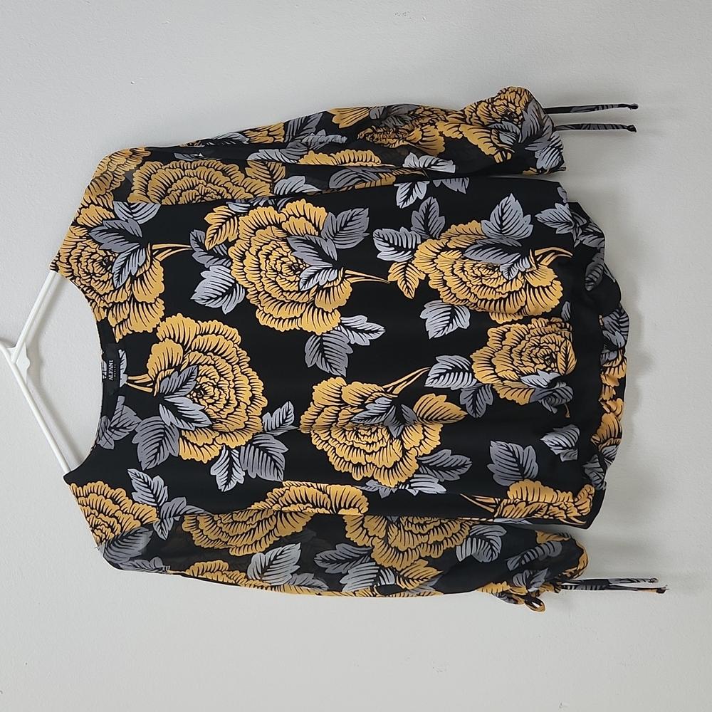 Alfani Petite Yellow, Black, and Gray Floral Blouse Women's Petite Small
